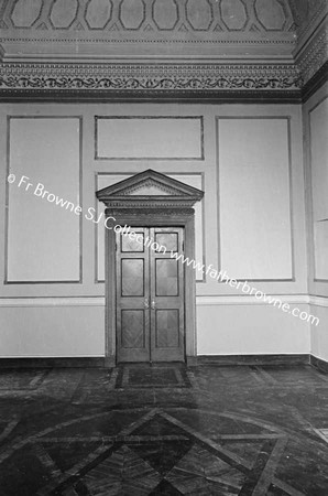 CASINO MARINO MAIN DOOR INTERIOR